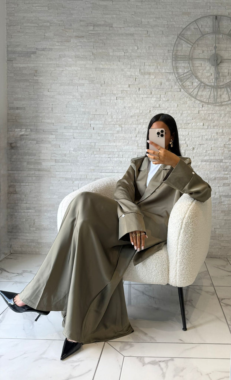 Ensemble silhouette satinée
